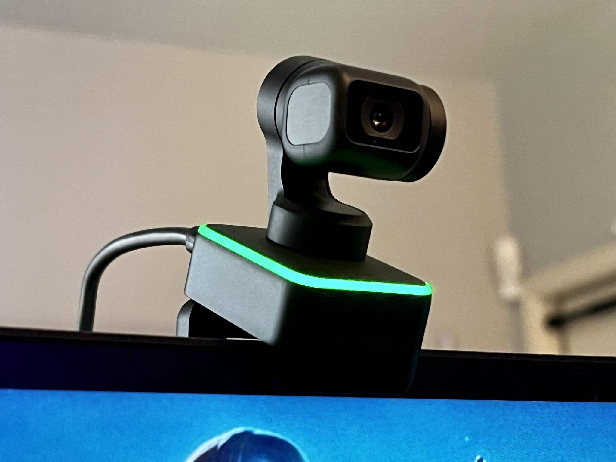 Chris - Duke Webcam: Review Insta360 Link Honest